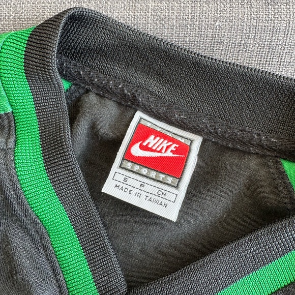 Vintage 90’s Nike Basketball Center Swoosh Warm Up Shirt Small Black-Green - Picture 3 of 4